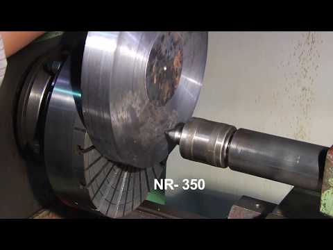 Magnetic chuck for lathe