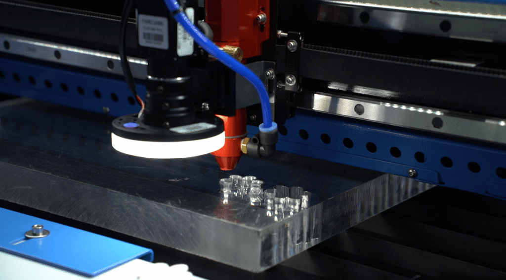Laserschneiden von dickem Acryl