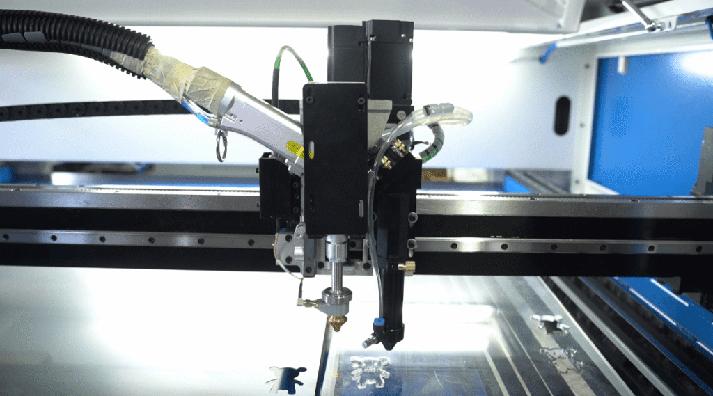 Laser cutting machine head