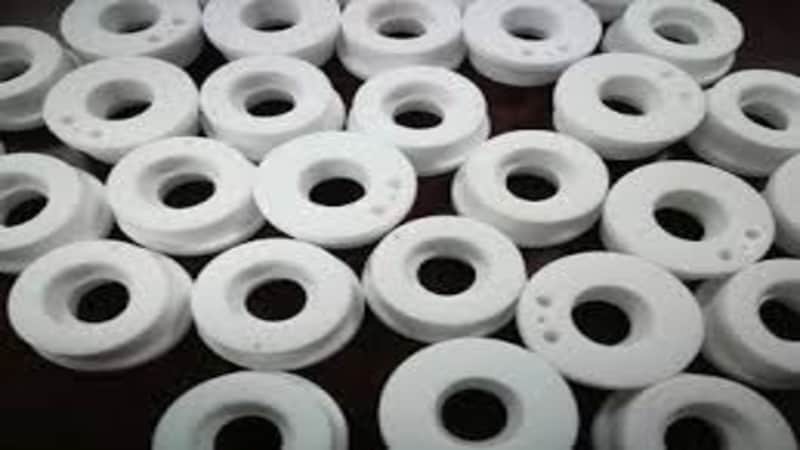 multiple white ceramic rings for metal cutting