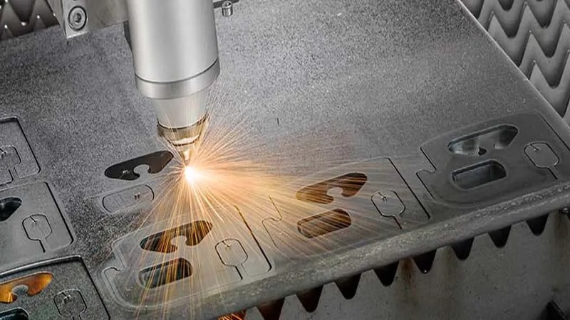 complex fiber laser cutting on automotive parts