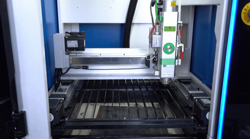 Laser cutting machine internal mechanical structure and cutting head.