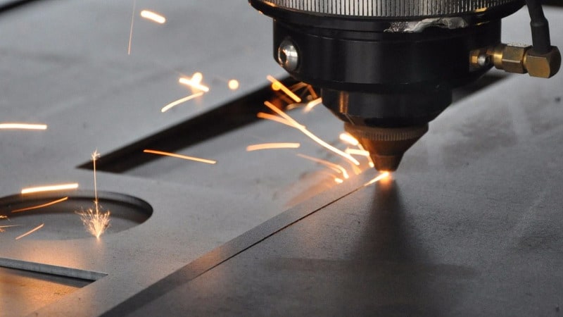 Fiber Laser Cutting through a thick metal plate