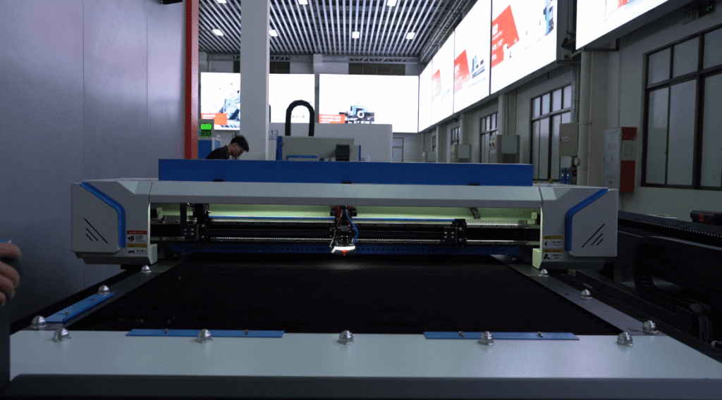 Comparison of smooth and rough metal laser cutting edges.