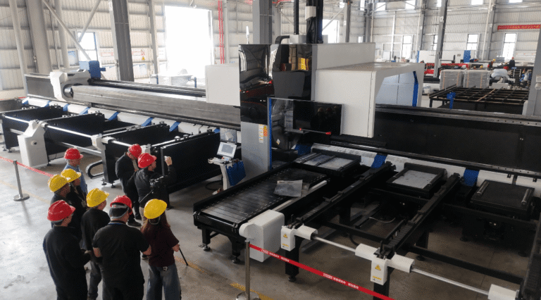 Customers inspecting Baison laser cutter