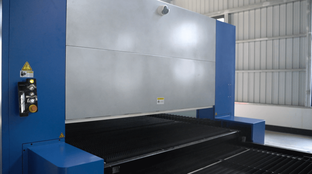 Baison enclosed laser cutter protective door