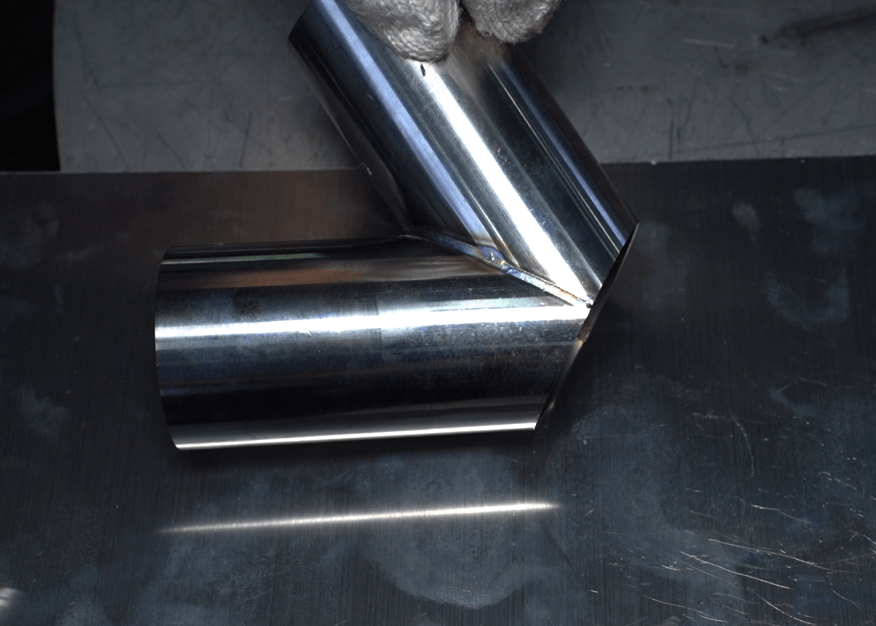 Grinding-free weld seam on a stainless steel pipe after laser welding.