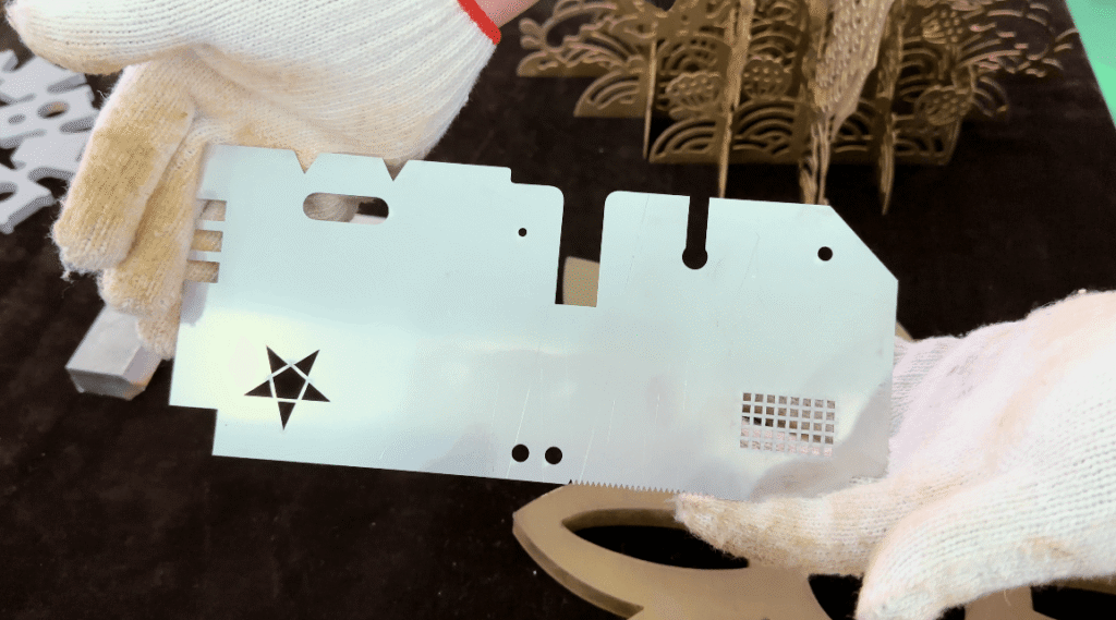 Baison hand-held metal part
