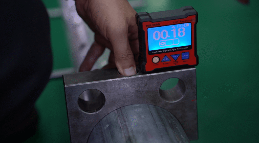 Mesure de l'angle de biseau de découpe laser.