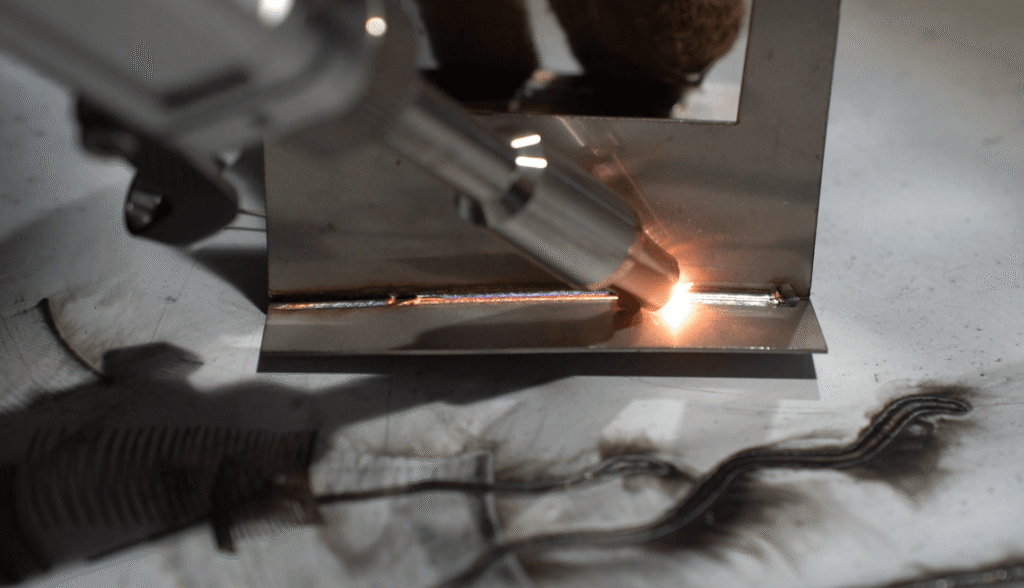 Backstep welding fillet joint forming