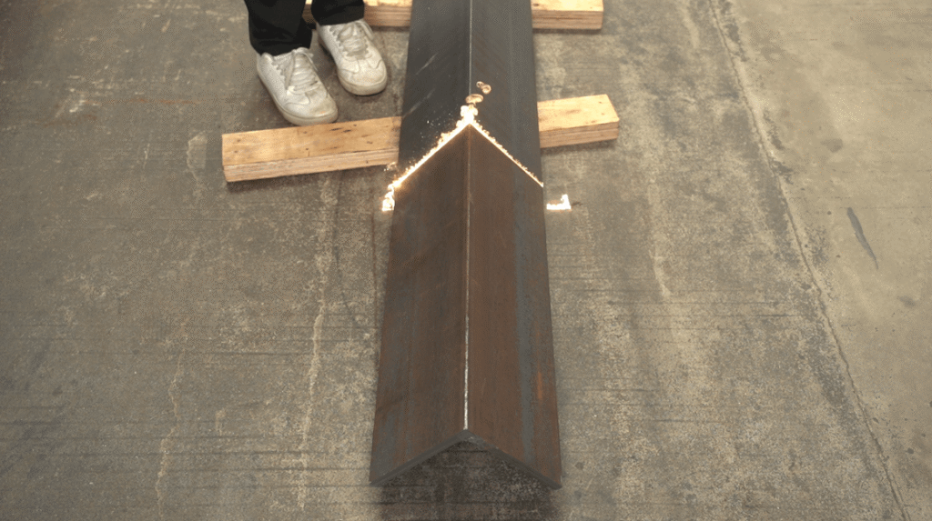 Laser cleaning steel angle bar surface