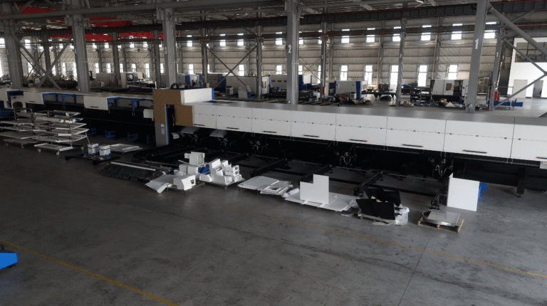 Metal plate processing via adjusted laser cutting power