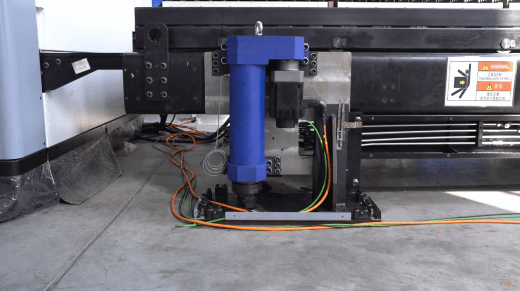 Industrial variable-frequency chiller stabilizing laser cutting power output