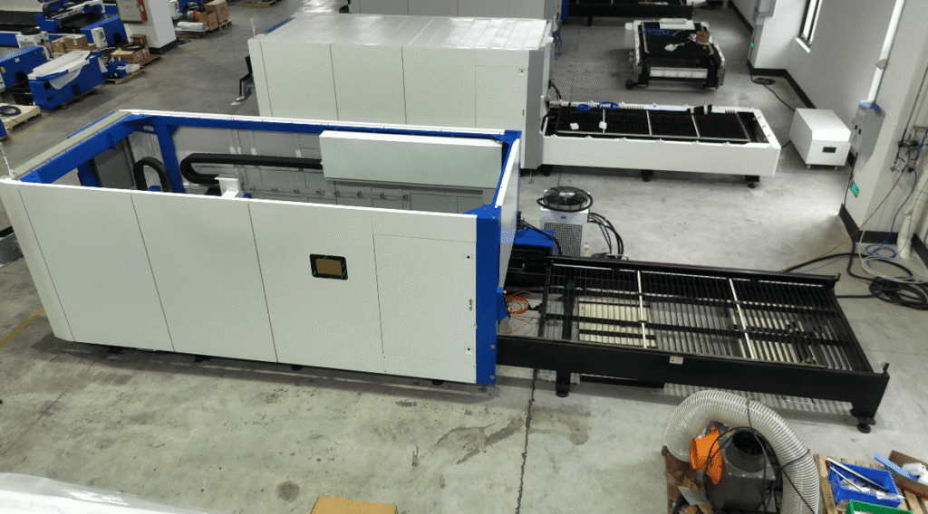 Baison Faserlaserschneider mit Shuttle-Tisch.