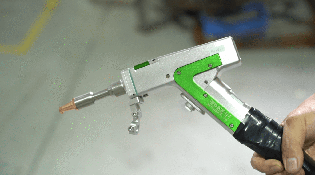Baison lightweight torch for agile welding positions