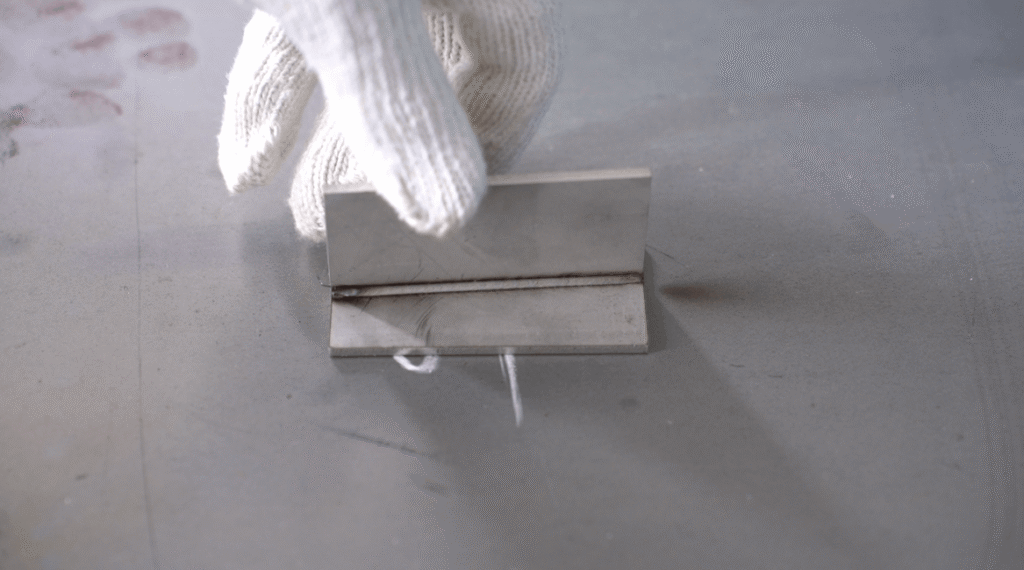 Smart screen adjusting parameters for welding positions