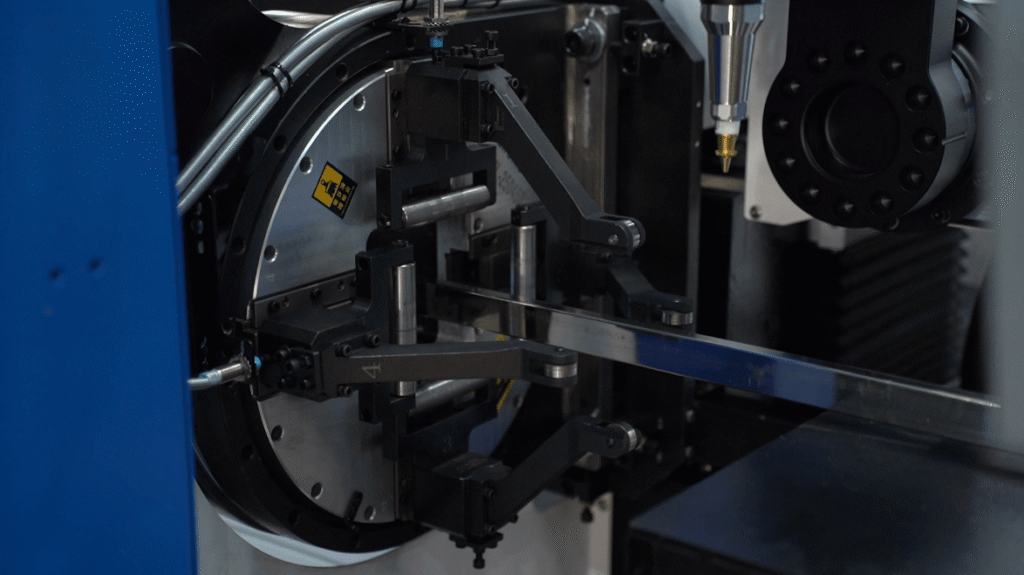 Baison laser rotary chuck clamping square tube.