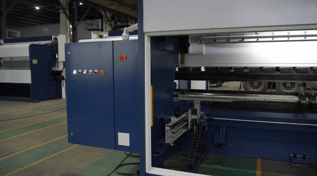 Panneau de commande latéral de la presse plieuse CNC Baison.