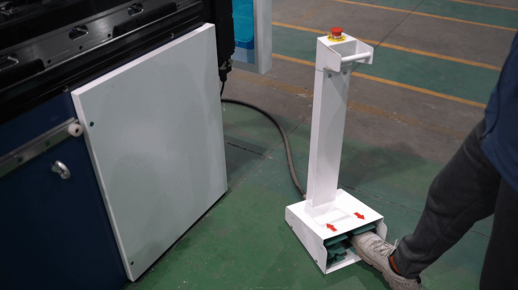 Pédale de commande de la presse plieuse CNC Baison.
