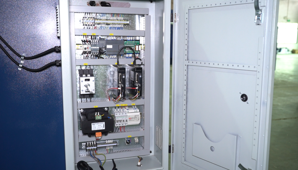 Armario de control eléctrico para máquina dobladora CNC
