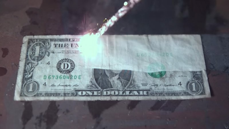 Laserreinigung einer Banknote