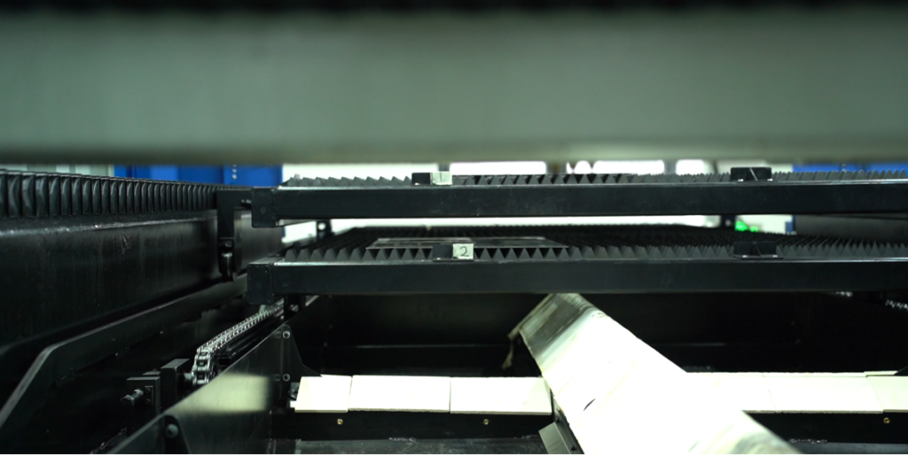  Laserschneidmaschine Doppelwechseltisch