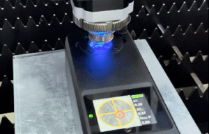 Baison MCD100 alignment tool displaying crosshair target data.