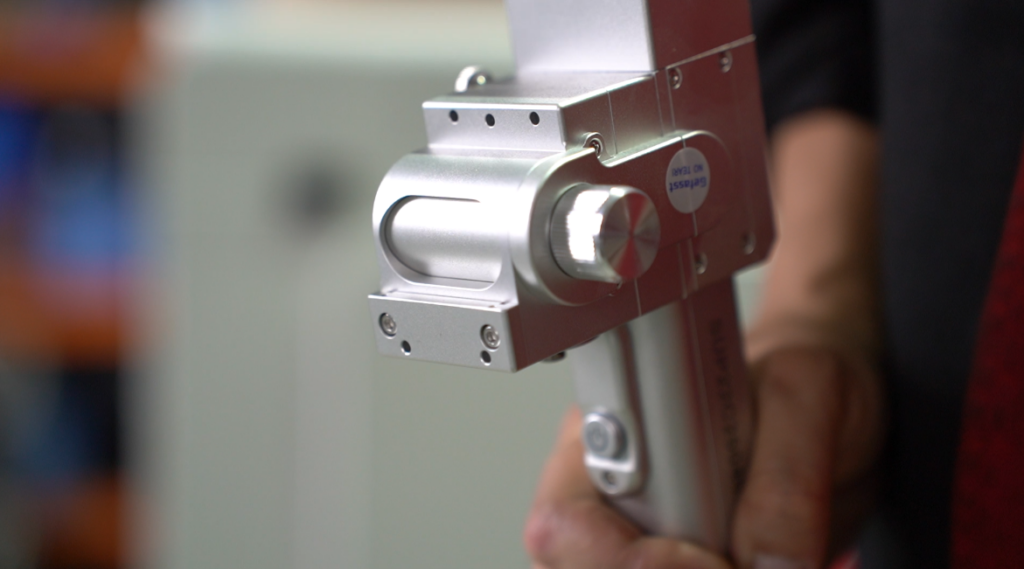 Handheld laser cleaning head