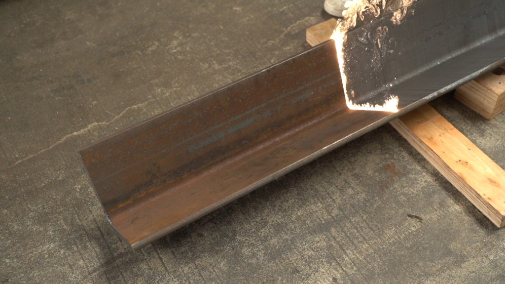 Laser de-rusting angle steel
