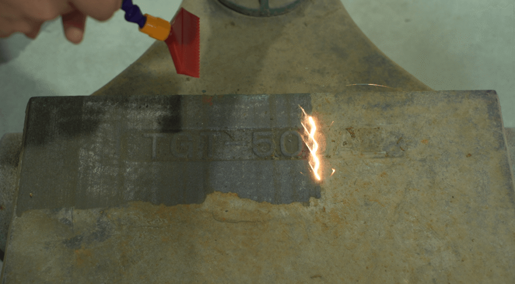 Handlaser zur Rostentfernung auf Metalloberflächen