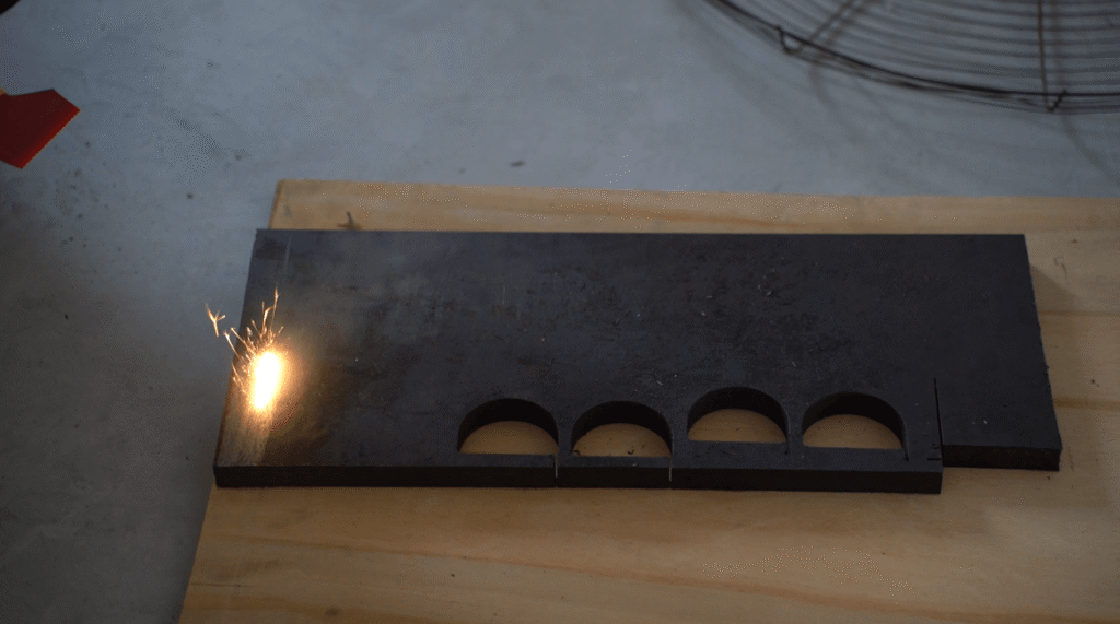 Pistola láser portátil para eliminar la capa de óxido del metal negro.