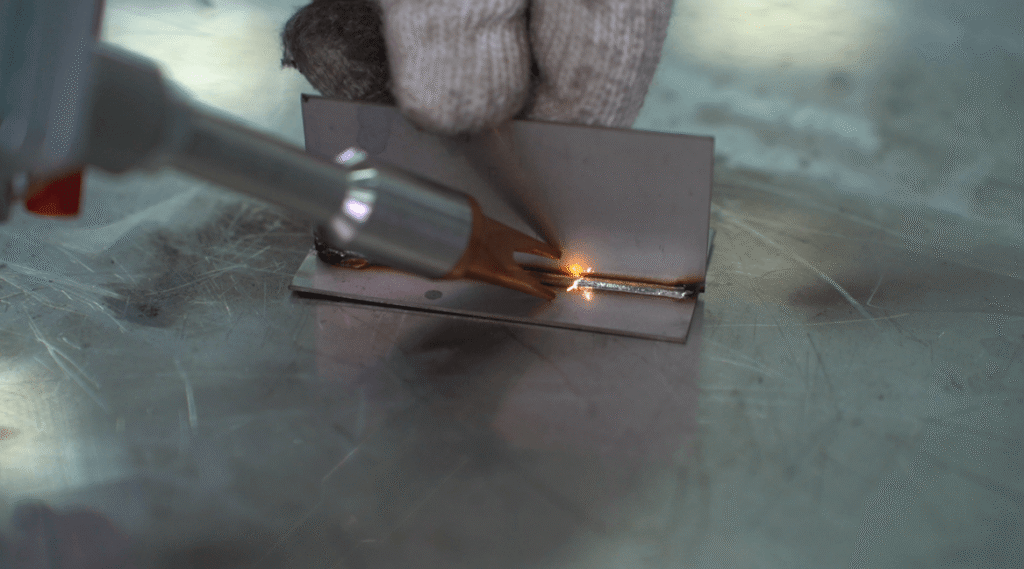 Handlaser-Schweißreinigung