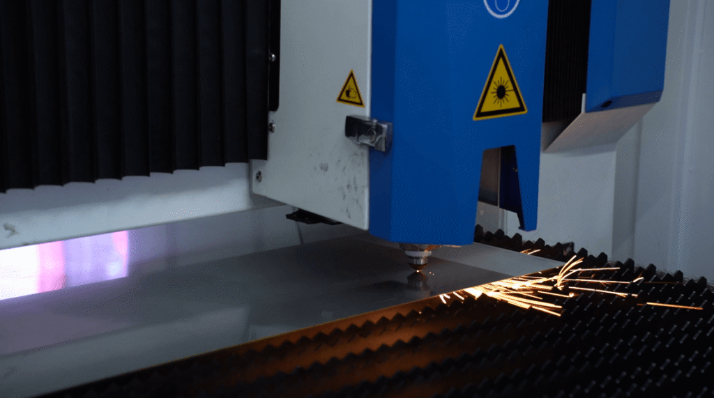 Baison fiber laser cutting machine processing metal plate