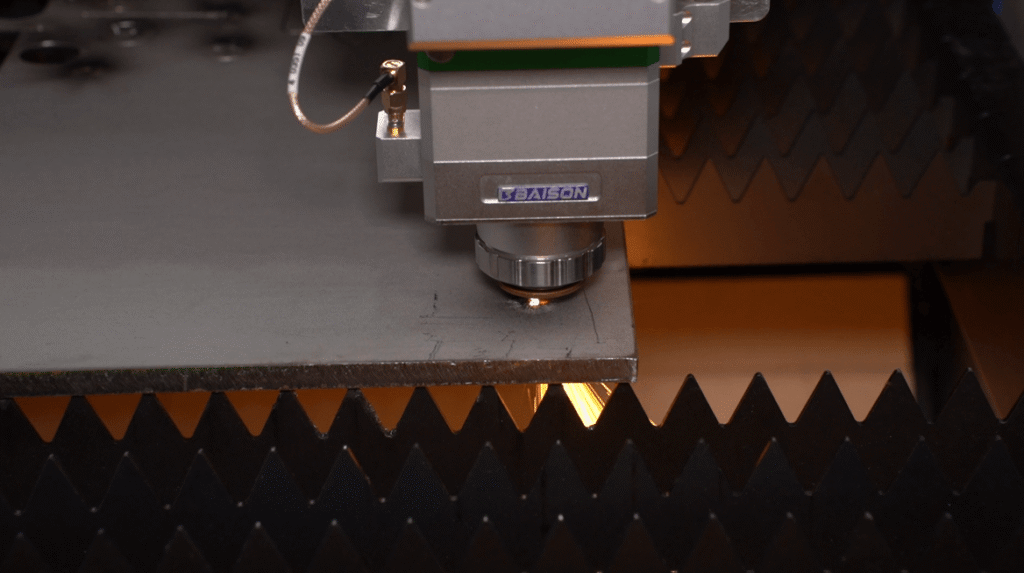 Laser cutting head piercing metal plate