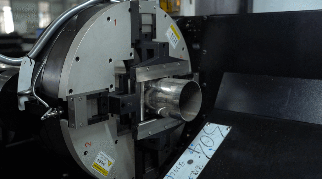 Laser machine chuck clamping metal pipe