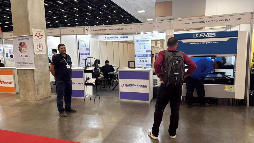 Baison Laser booth crowd at São Paulo Expo 2026.