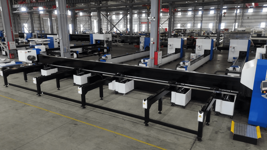 Servo-following support for heavy tube cutting machine