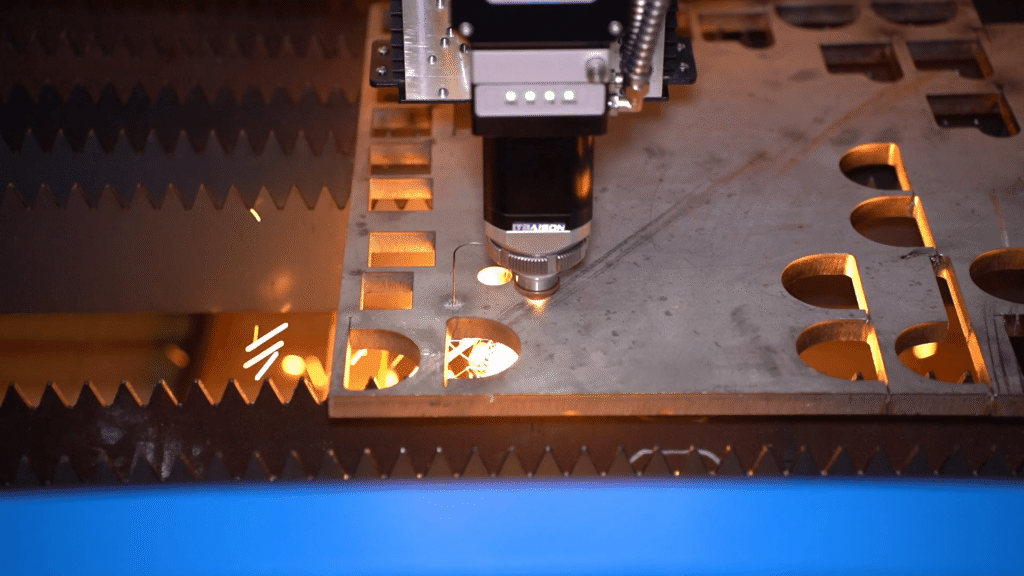 Laser cutting head processing metal